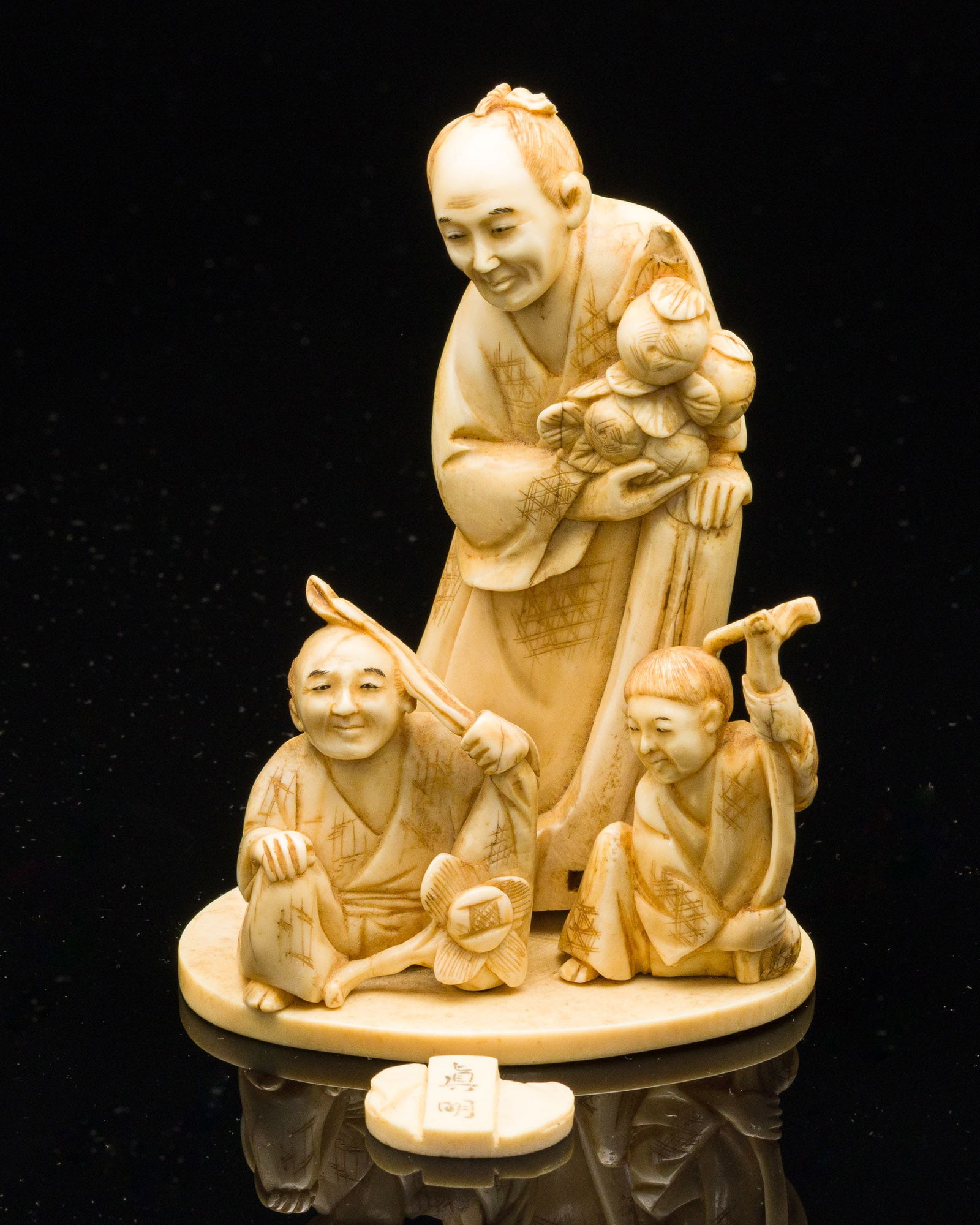 Japanese Ivory Man & 2 Crouching Figures, 19th C (1 of 16)