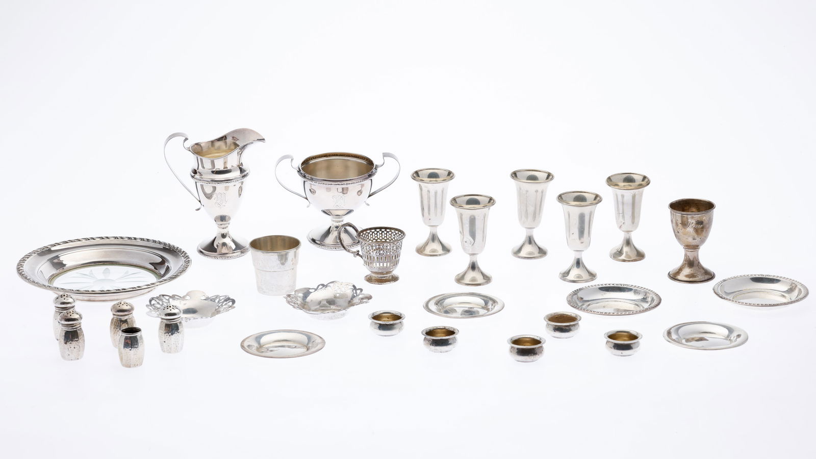 28 Sterling Silver Table Articles: Description: 28 Sterling Silver Table Articles, comprising a silver rimmed coaster (marked 'Amston, Sterling'), two small International Sterling pierced edge dishes (marked 'International Sterlin