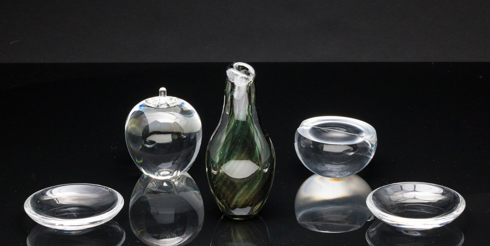 Steuben Apple, Two Ash Trays, Glass Vase and Apple (1 of 9)