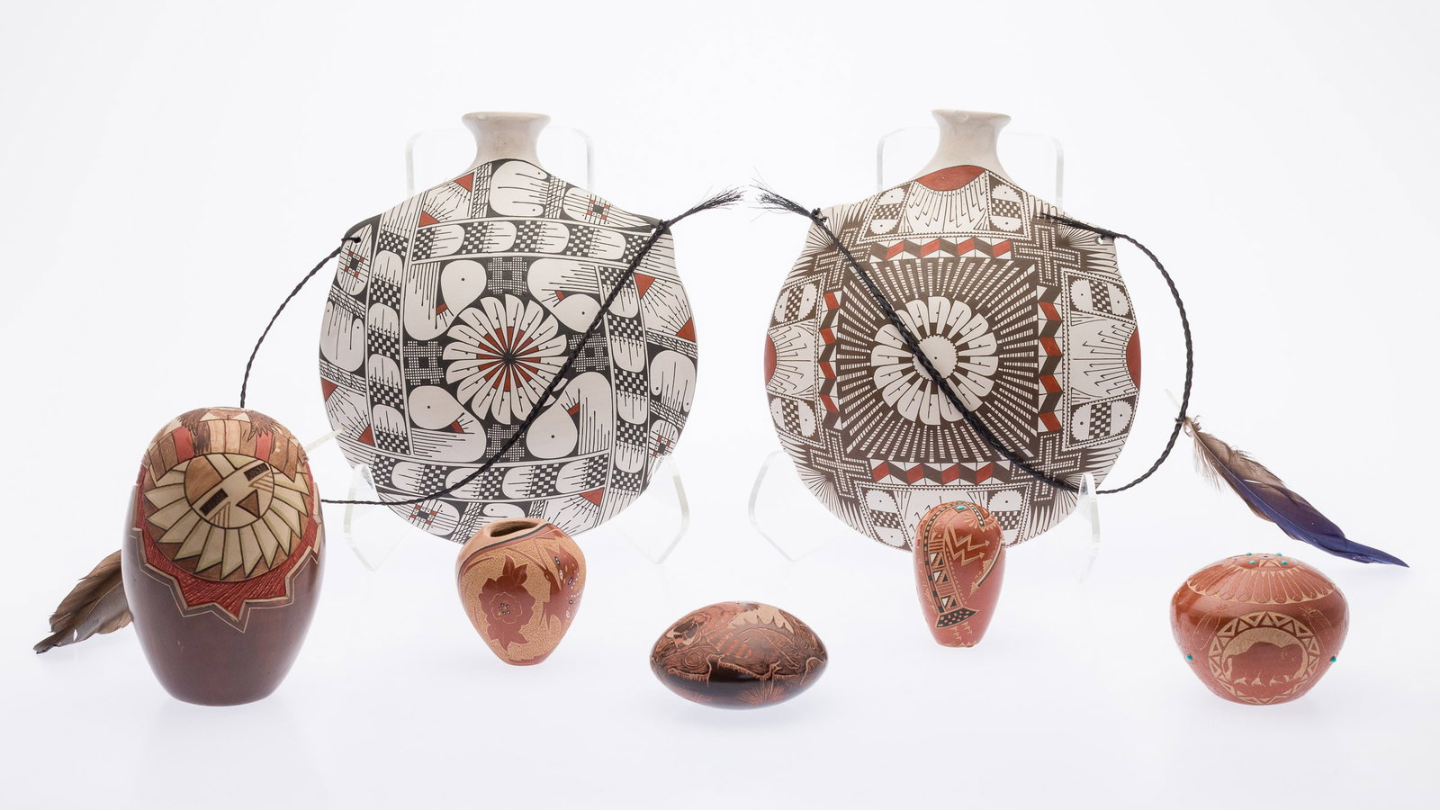 Group of 7 Native American Signed Pots (1 of 14)