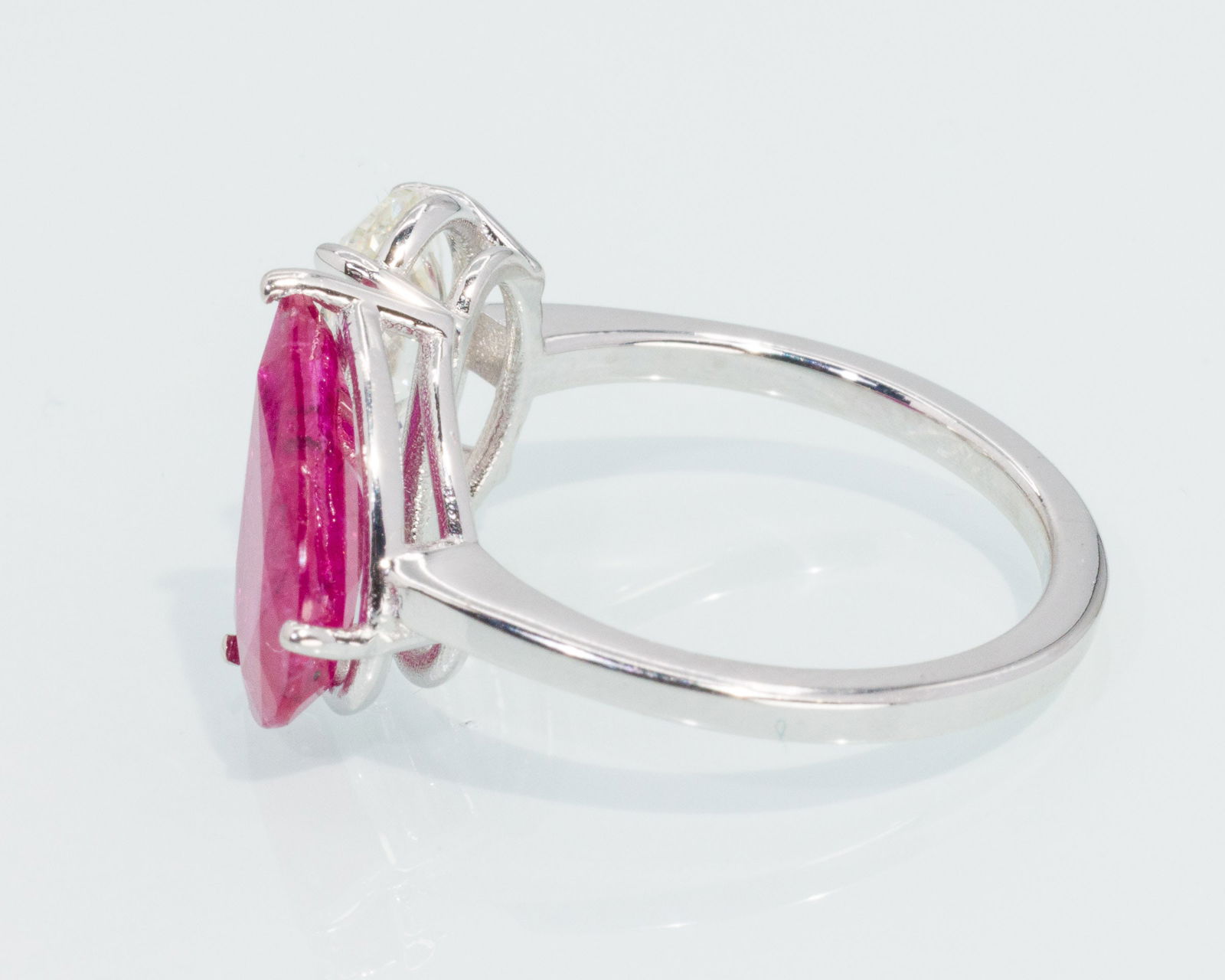 Diamond and Ruby 18K Gold Ring - 6