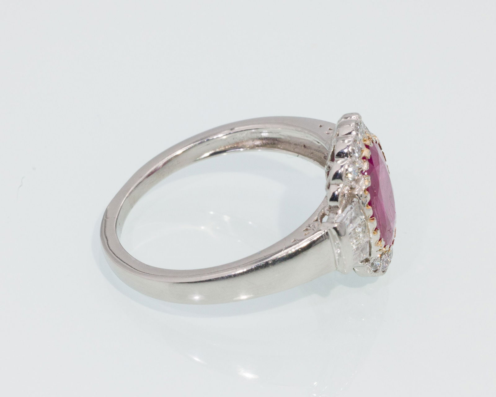 Vietnamese Ruby, Diamond and Platinum Ring - 4