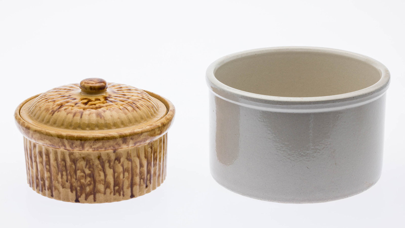 7 Ceramic Serving Articles and a Ceramic Jug - 10