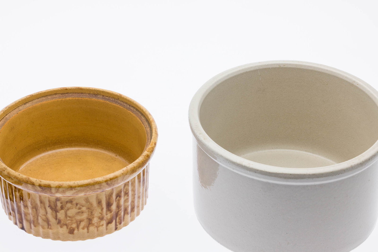 7 Ceramic Serving Articles and a Ceramic Jug - 12