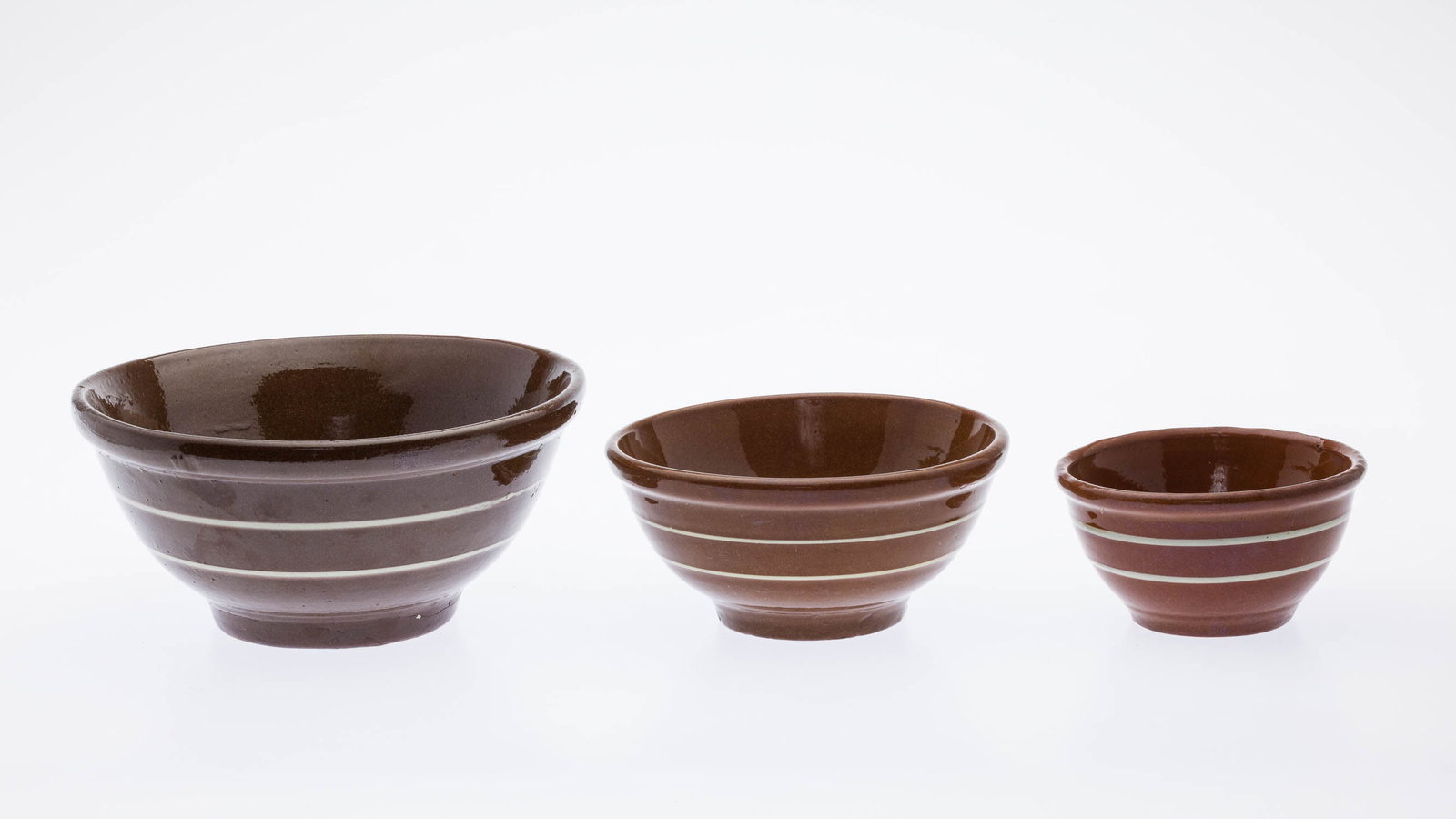 7 Ceramic Serving Articles and a Ceramic Jug - 14