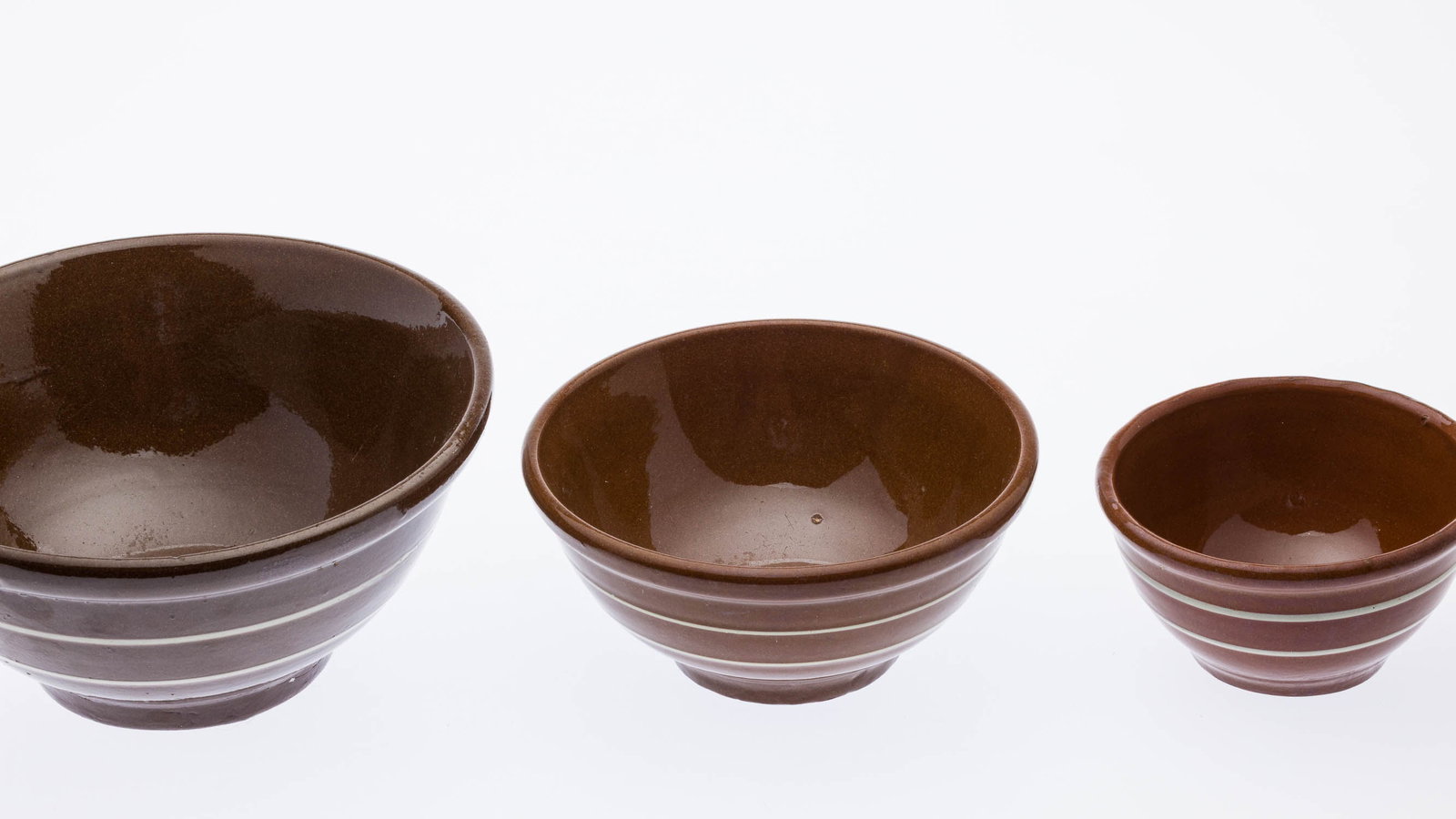 7 Ceramic Serving Articles and a Ceramic Jug - 15