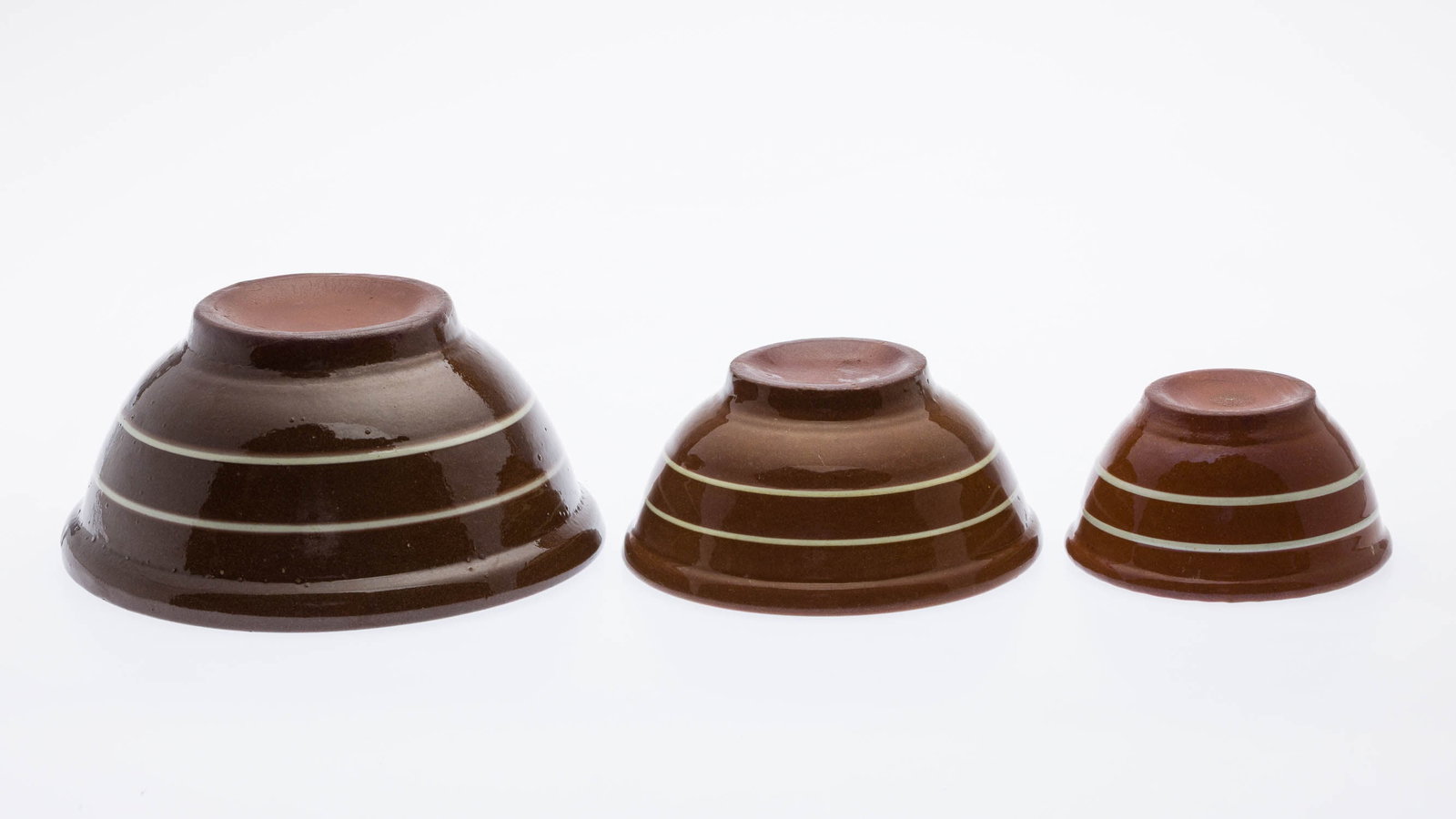 7 Ceramic Serving Articles and a Ceramic Jug - 16