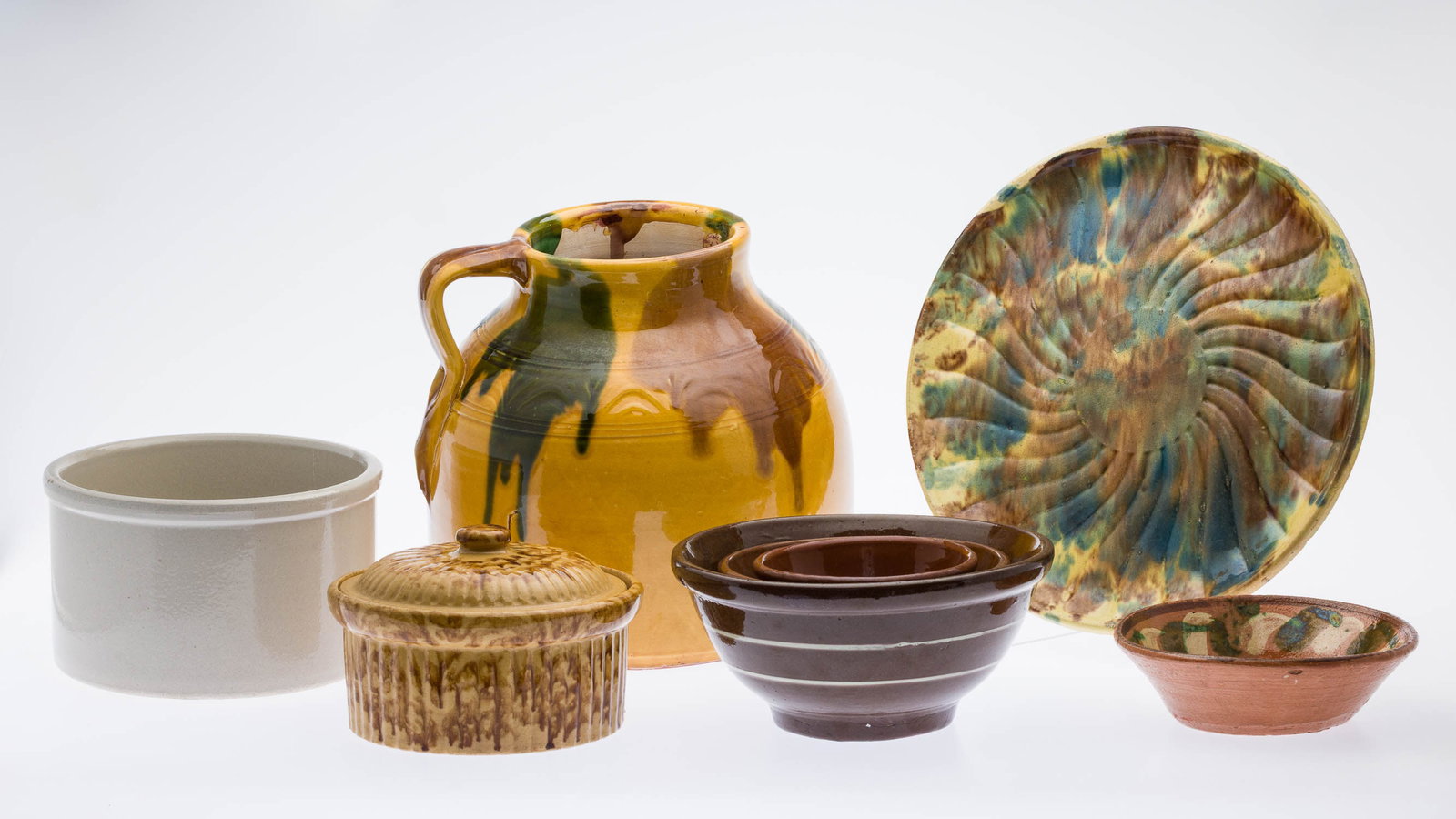 7 Ceramic Serving Articles and a Ceramic Jug (1 of 19)