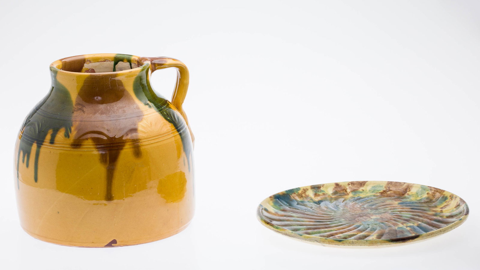 7 Ceramic Serving Articles and a Ceramic Jug - 3