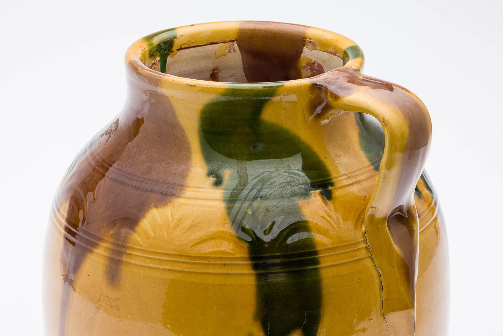 7 Ceramic Serving Articles and a Ceramic Jug - 6
