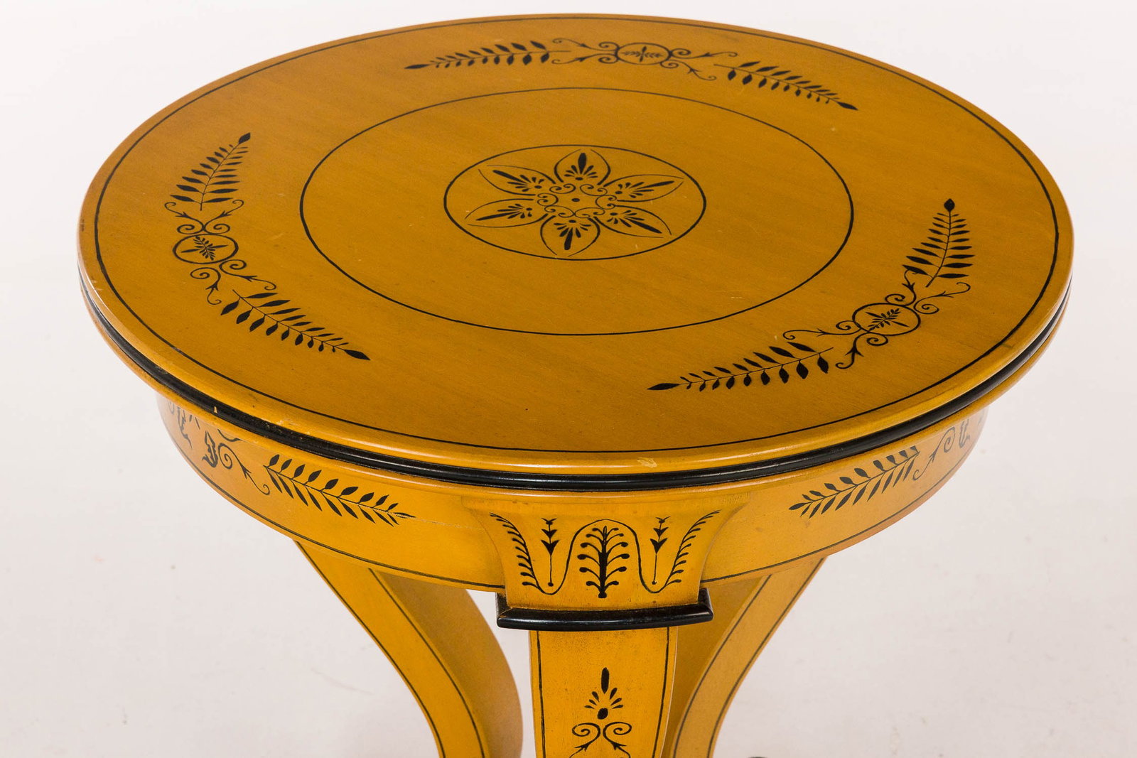 Neoclassical Style Painted Circular Table, 20th C - 6