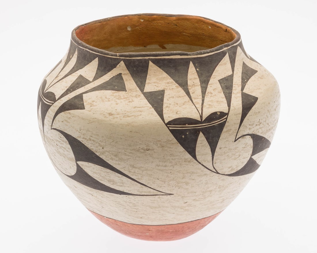 Laguna Black on Cream Olla, 20th C (1 of 7)