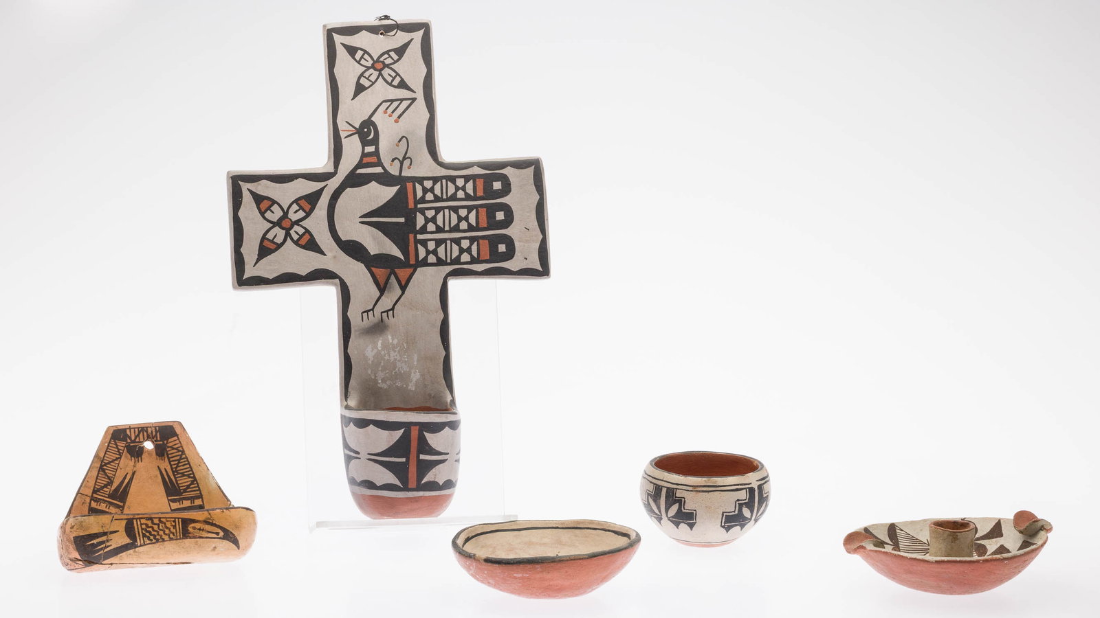 Group 5 Native American Ceramics: Property of Bliss Hebert and Allen Charles Klein Description: Group 5 Native American Ceramics, comprising small pot signed 'Virginia Naranja?'; a small bowl, unsigned; an ashtray, inscribed 'Acom