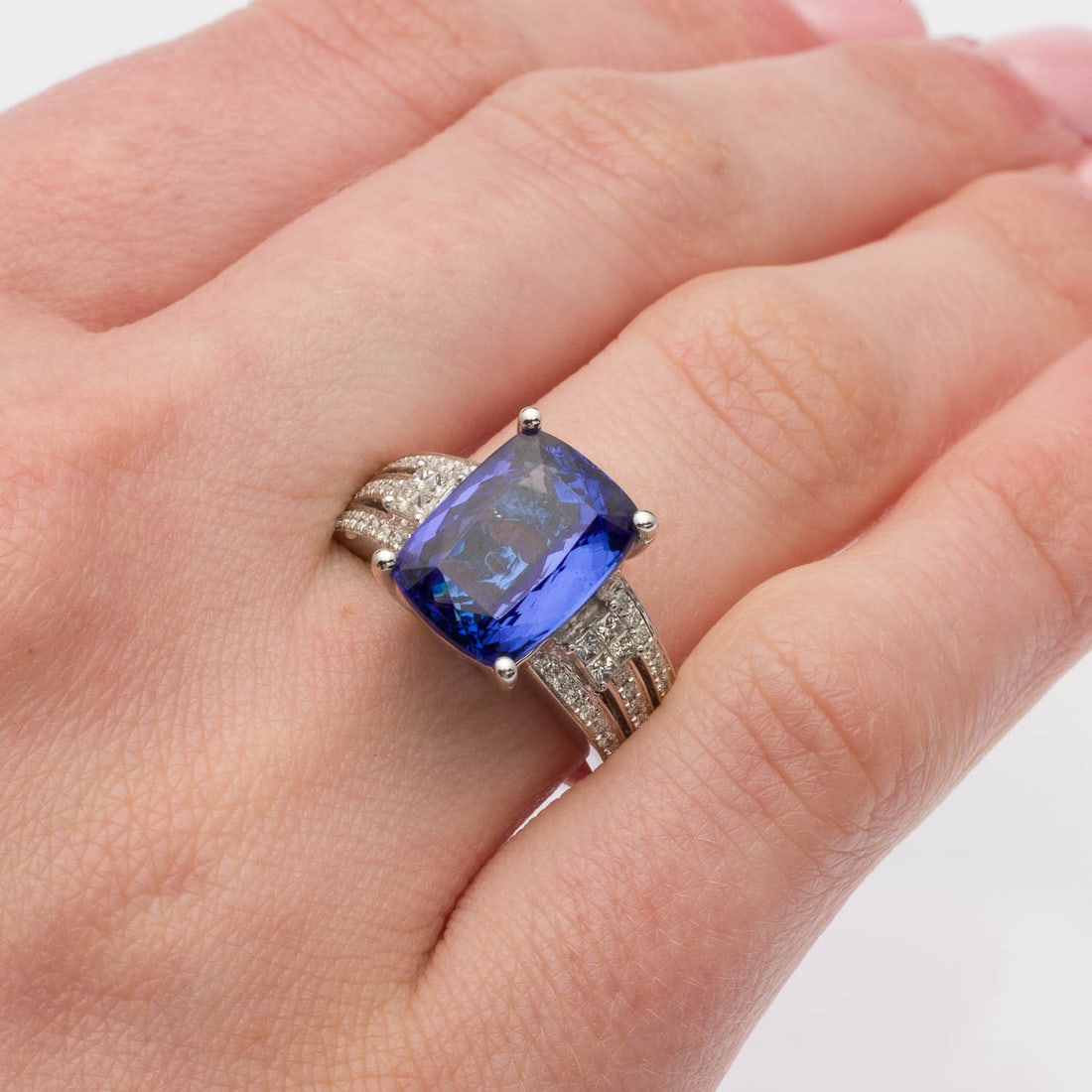Tanzanite and Diamond 18K Gold Ring (1 of 6)