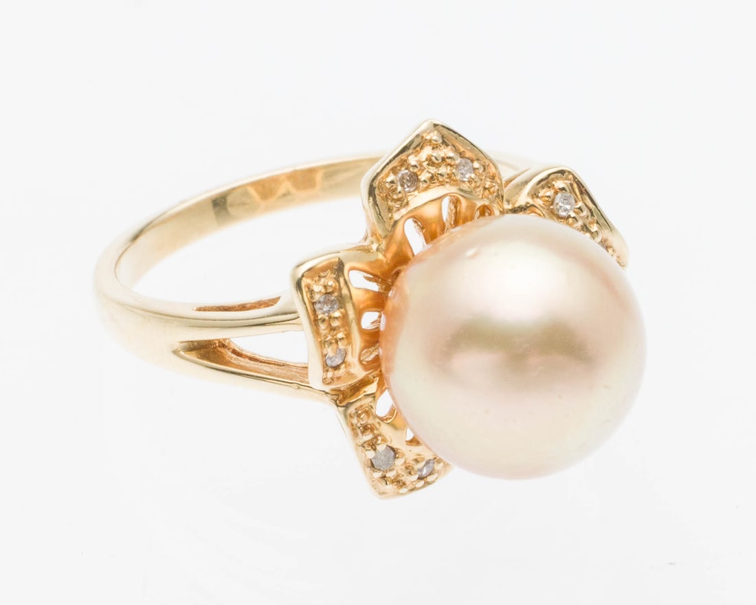 14K Gold, Pearl and Diamond Ring, Size 6.75: Description: 14K Gold, Pearl and Diamond Ring, Size 6.75, featuring a central approx. 10.2 mm golden pearl mounted in a yellow gold flower accented with diamonds on the petals, marked 'G14K, ES'