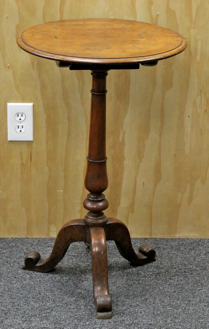 Furniture: Queen Anne style Round Tilt Top Side Table (1 of 6)