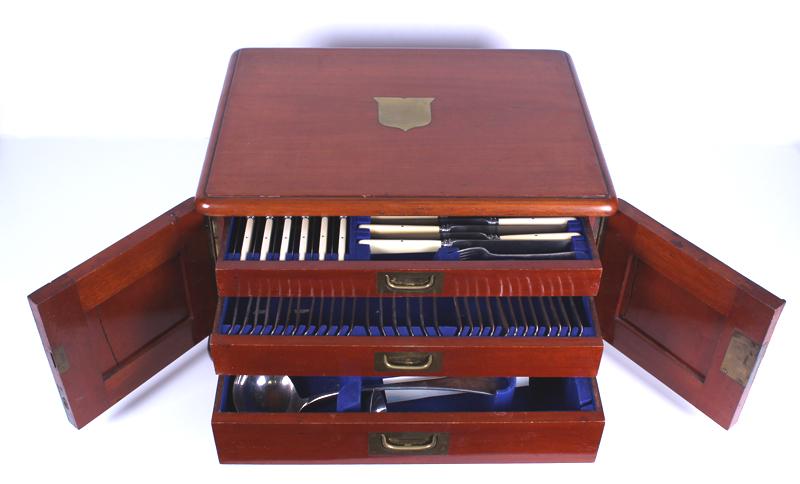 Walker & Hall Sheffield Silver Plate flatware service (1 of 3)