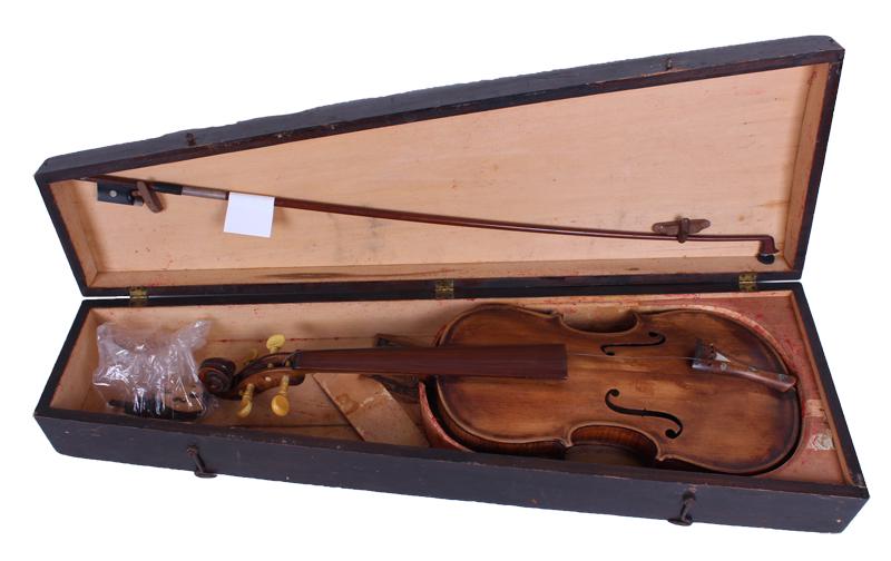 Antique Violin (1 of 9)