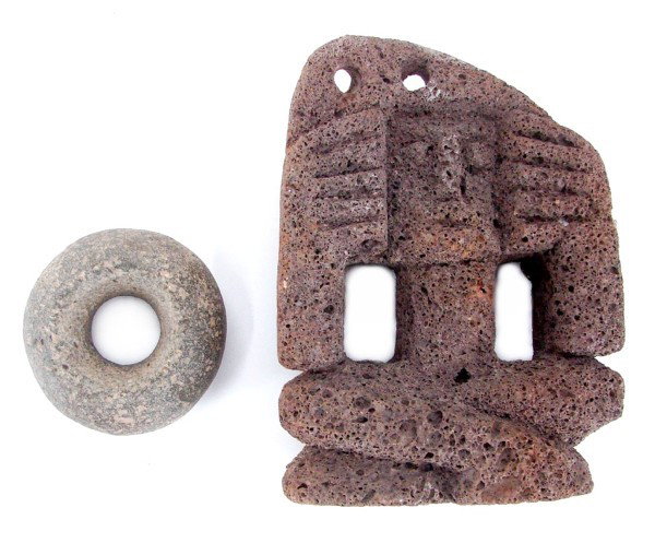 Decorative Arts: Pre-Columbian Style Bead & Polynes: Carved stone bead, 2 ¾ x 1 ¼"; Together with carved pumice figurine 6" tall, 4 ½" wide, 2" deep. (2) Artist: Decorative Arts: Pre-Columbian Style Bead & Polynesian carved statue (two)