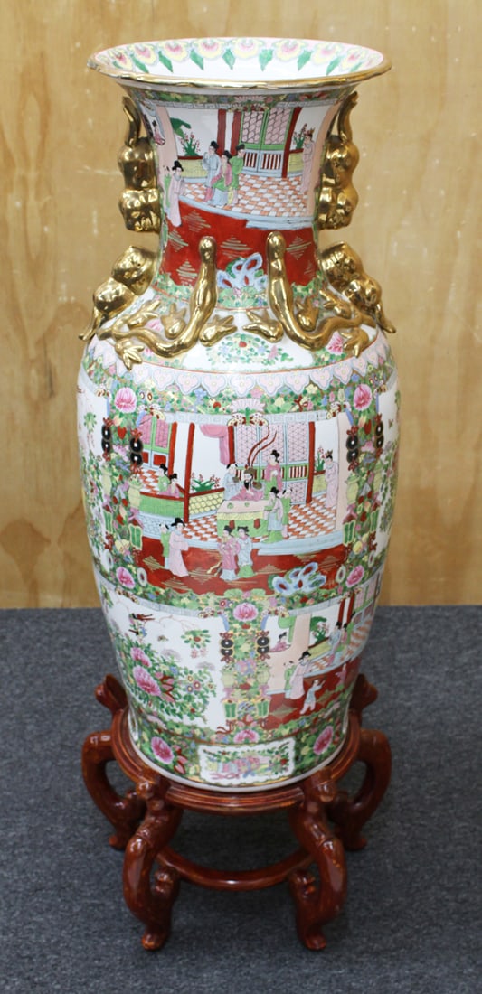 Chinese Gigantic Ceramic Vase (1 of 7)