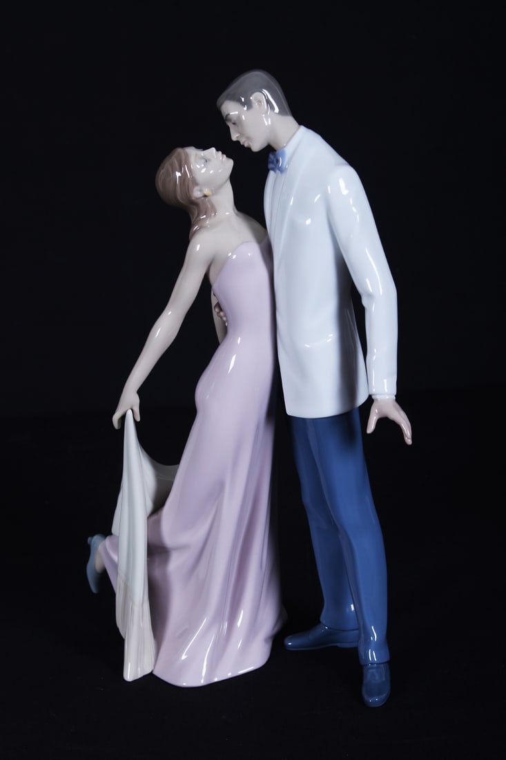 Lladro: HAPPY ANNIVERSARY (6475), painted porcelain statue, hallmarked Lladro Daisa and inscribed 6475 underneath, 12 ½” tall.