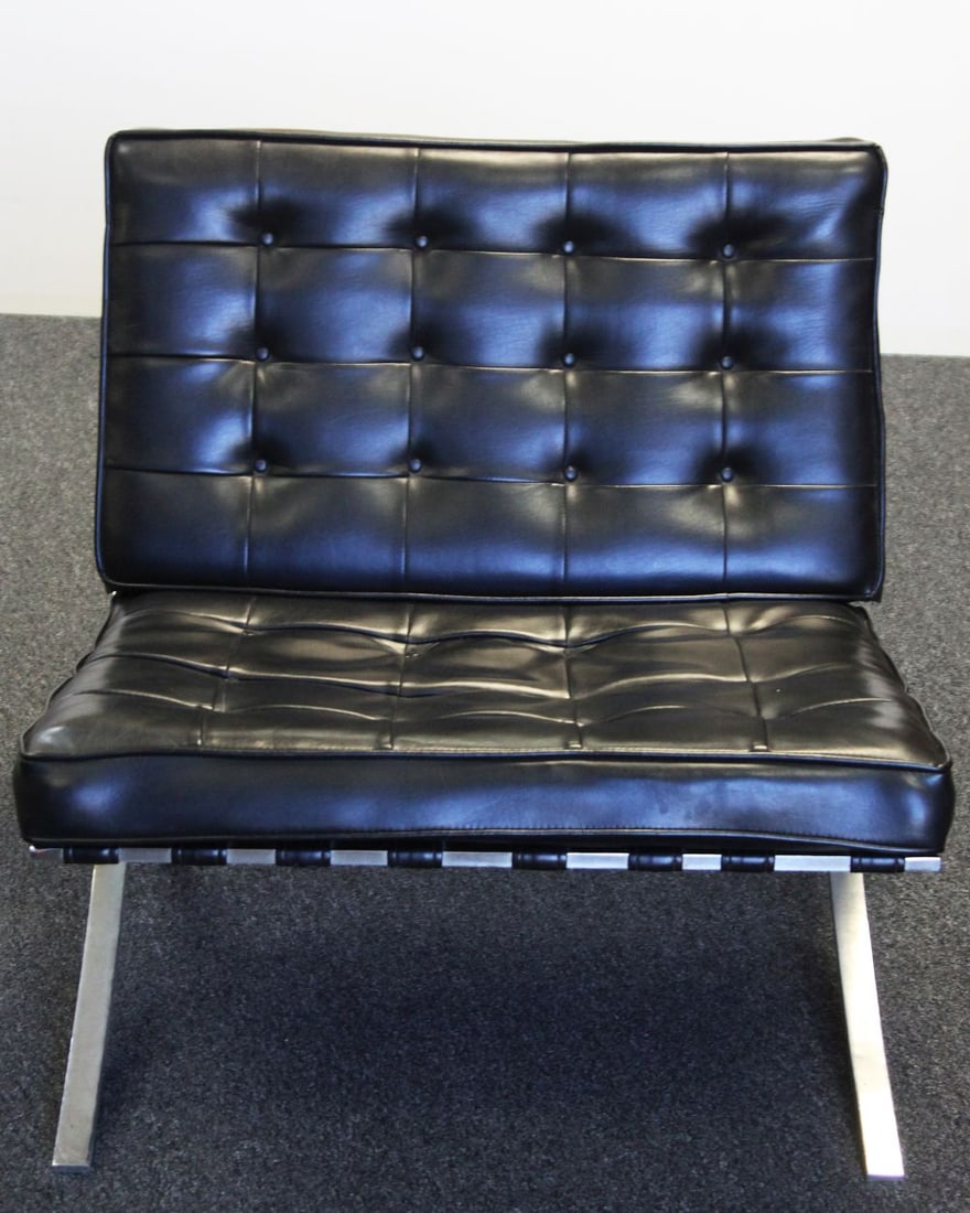 Style Designed by Mies Van Der Rohe for Knoll: A modern Barcelona Pavilion chair, 30 x 31 x 32”.