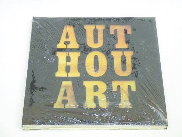 Daniel Authouart: Authouart, 1989, Editions Leclerf, France, ISBN 2-901342-01-9, hardbound.