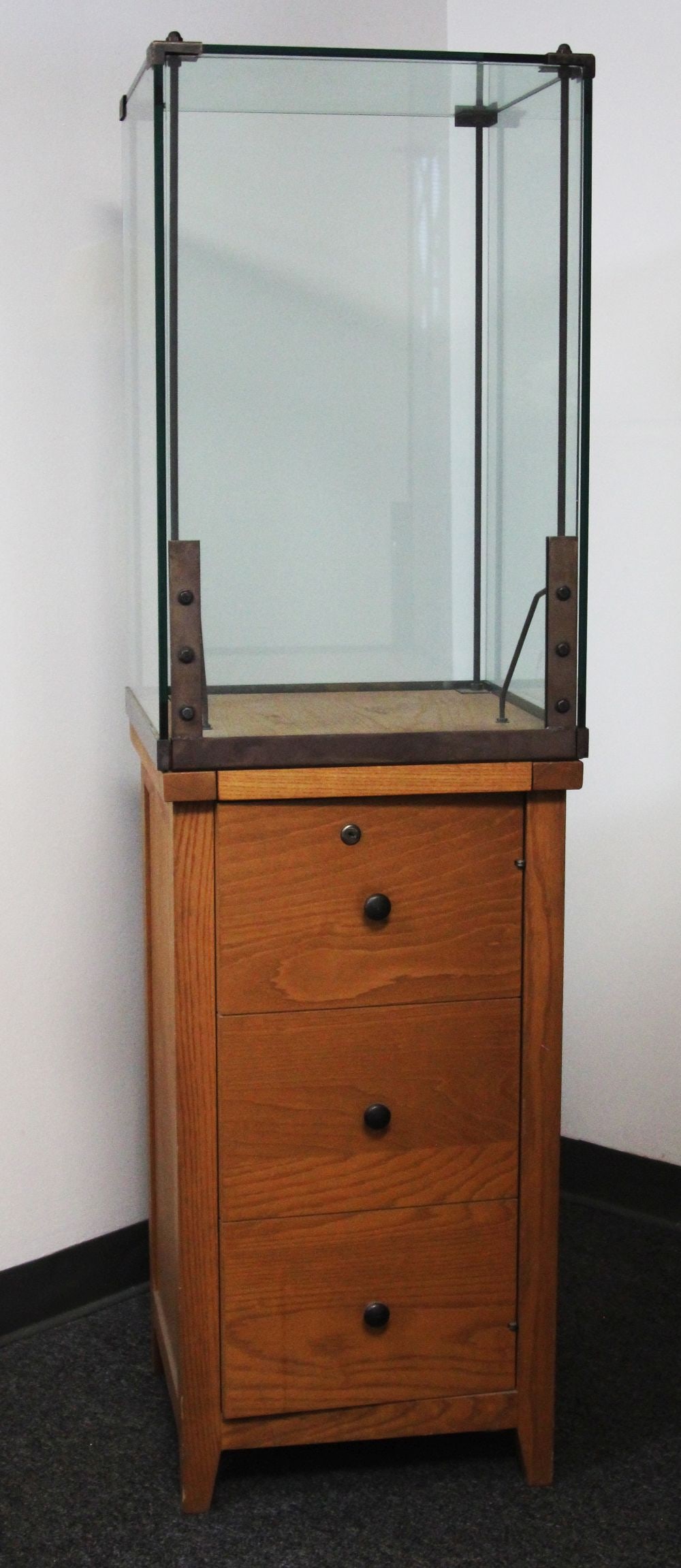 Display & Storage Tower cabinet (1 of 3)