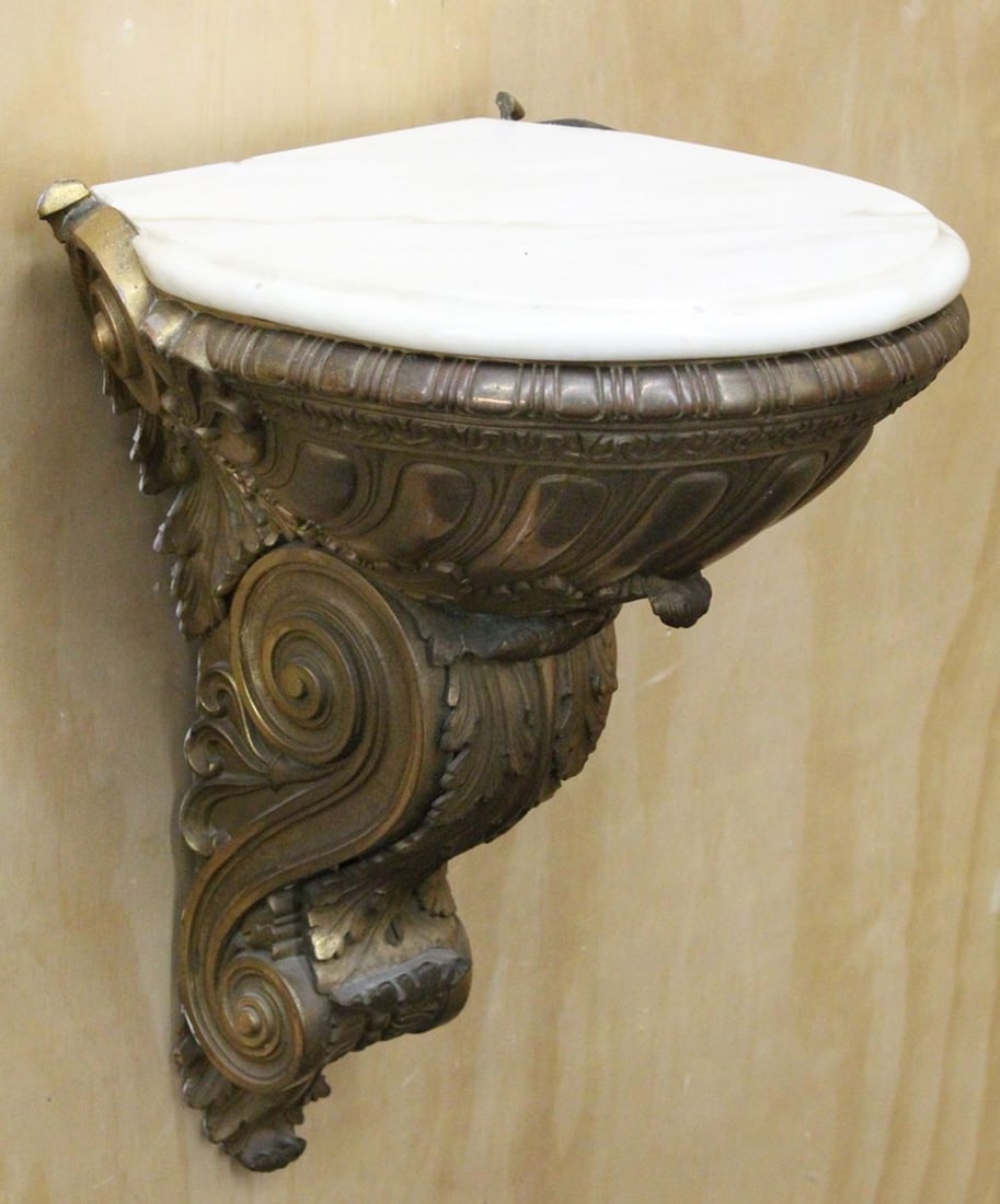 Ormolu  Wall bracket with marble top (1 of 2)