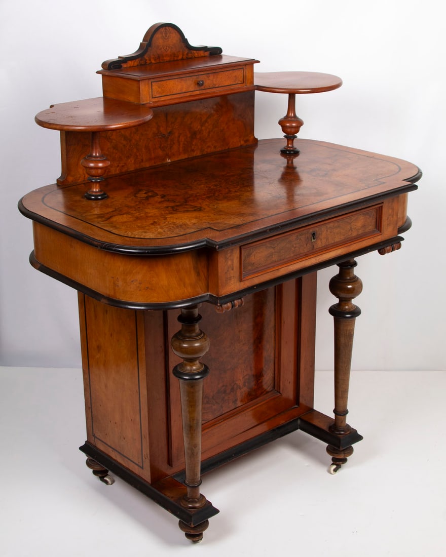 English Victorian Mahogany Burlwood desk (late 19 th Century) (1 of 9)