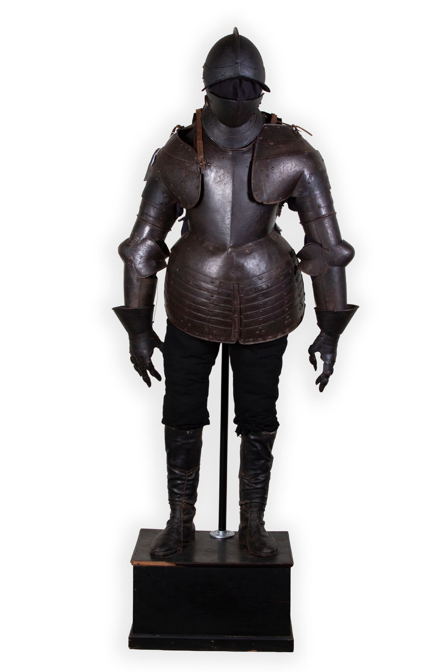 Assembled European Suit of Armor (early 17th Century): From consignor’s original auction description: A well-formed early 17th century European Armor, probably of English origin. All elements are comprehensively 17th century including a siege