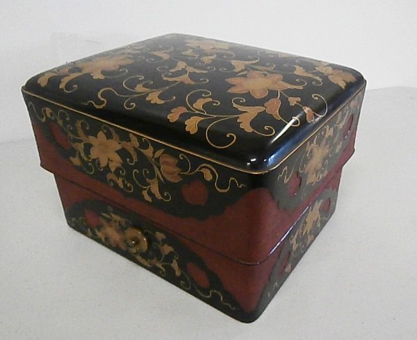 An Elegant Tebako: Early Edo period, 18th Century, a deep case with overlapping lid and swing handles, elegantly patterned with trailing vines and blossoms in gold hiromaki-e and nashiji on roiro (matt black) ground, su