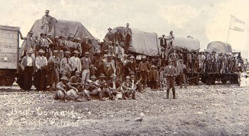 Africa.- Boer War: Africa.- Boer War.A group, including Boer Forts at Mafeking, Camp at Pietersburg, Boer generals, artillery groups, views of Pretoria, "Chief's kraal after the bombardment" and "Train wrecked b
