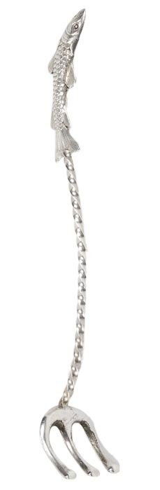A Russian silver novelty serving fork by Richard M: A Russian silver novelty serving fork by Richard Muller, Riga, Latvia, Kokoshnik mark for 1896-1908, 84 zolotniks, Latvian Republic control marks for 1924-44 .875 standard, with a curved twis