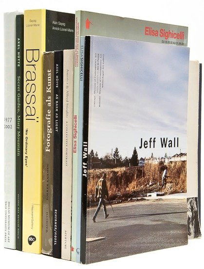Thomas Struth (b. 1954) and others Thomas Struth: Thomas Struth (b. 1954) and others Thomas Struth 1997-2002Dallas Museum of Art, Dallas, 2002, first edition, original boards and dust cover, ninety seven photographic plates, oblong 4to, 30.