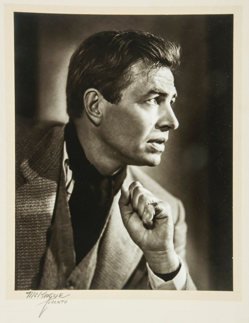 Baron, Cornel Lucas, Edward Mandinian and others. - A: over 130 in all, including early scenes of Eddie Cantor arriving in London, 1938; Jack Hulbert rehearsing a dance with Cicely Courteneidge; and Jean Parker collecting money from Jack Benny; portraits