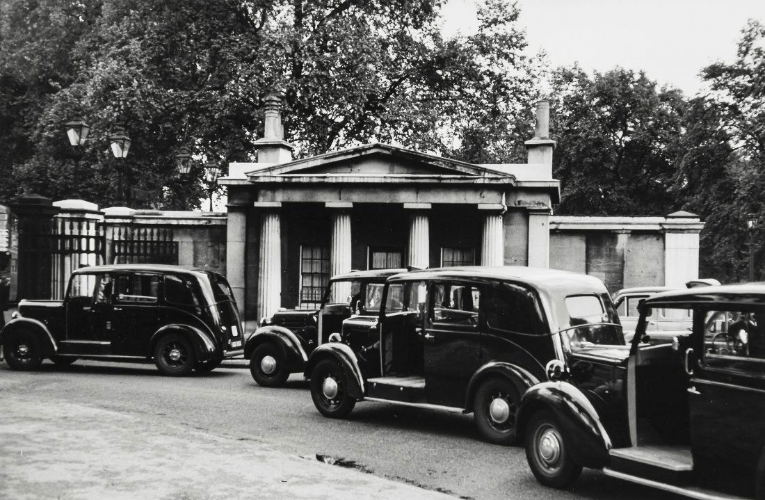 Walker Evans (1903-1975) - Grosvenor Gate, London, June: Gelatin silver print, titled, dated and annotated in unknown hand in pencil, inscribed "XXV 11" in pencil on Lunn archive stamp verso, 20.3 x 25.4cm (8 x 10in)