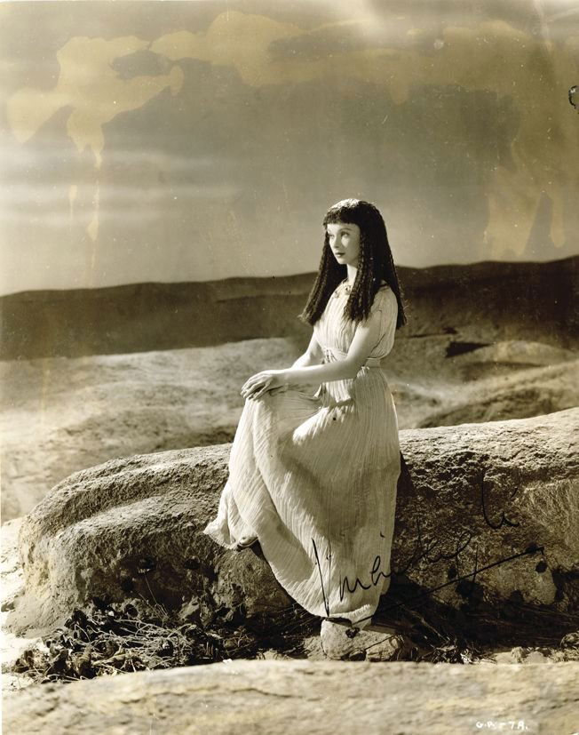 Leigh, Vivien - Black and white photograph of Vivien (1 of 1)