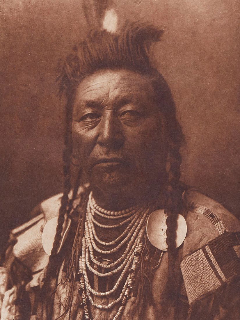 Curtis (Edward Sheriff) - Plenty Coups - Apsaroke,: photogravure , plate 124 from the portfolio series , on hand-made Van Gelder, printed by John Andrew & Son, plate margin with printed title, date, and plate number, also with Curtis' copyright and pri