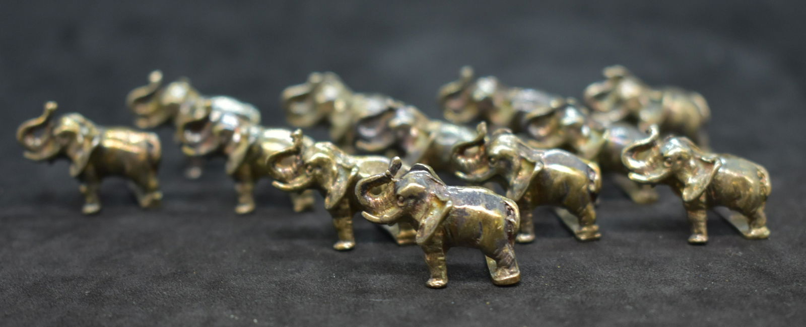 Sterling Silver Elephant Place Card Holders: Total weight is 73.2g. Set of 12. Marked .925. See Photos for Details. Shipping Available.