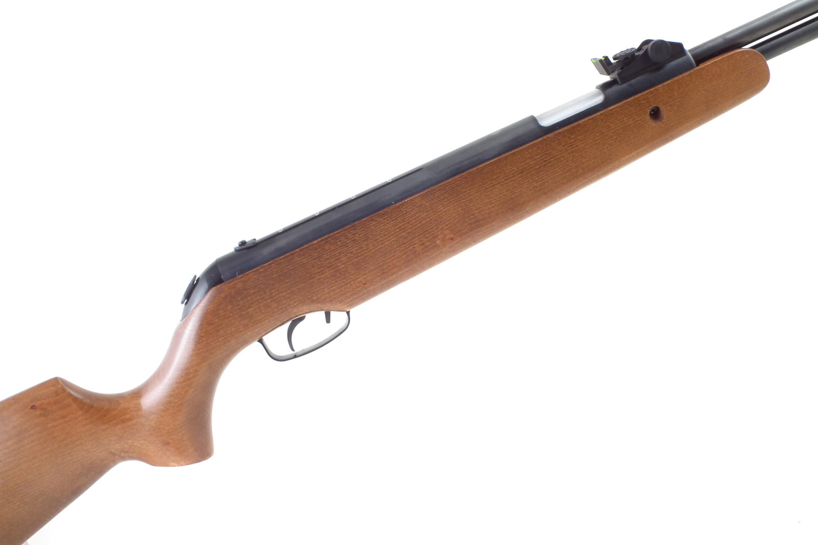 Sportsmarketing XS38-1 .22 air rifle: Sportsmarketing XS38-1 .22 air rifle , no visible serial number, with gun slip, 115cm long No licence required to buy this item, purchaser must be over the age of 18.