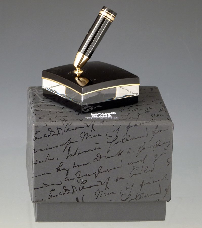 Montblanc fountain pen stand, No 149, clear and black: Montblanc fountain pen stand, No 149, clear and black with gilt banding, boxed.