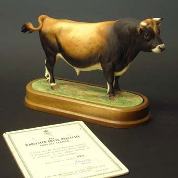 Royal Worcester Jersey bull: Royal Worcester model of a Jersey bull by Doris Lindner, number 423 of 500, with certificate, and wooden base, (3) 19cm high