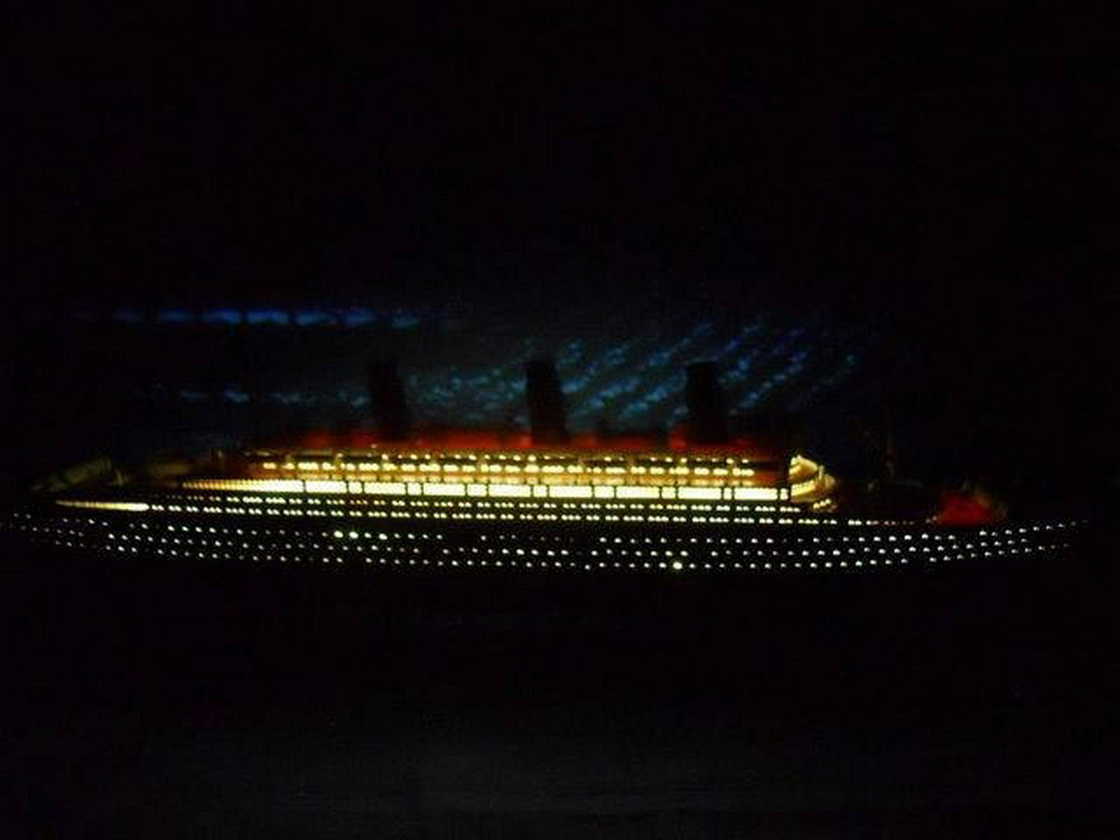 RMS Lusitania Limited 50in. w/ LED Lights Model Cruise: RMS Lusitania Limited 50in. w/ LED Lights Model Cruise Ship -- RMS Lusitania Limited 50in. w/ LED Lights Model Cruise Ship #21ST13884