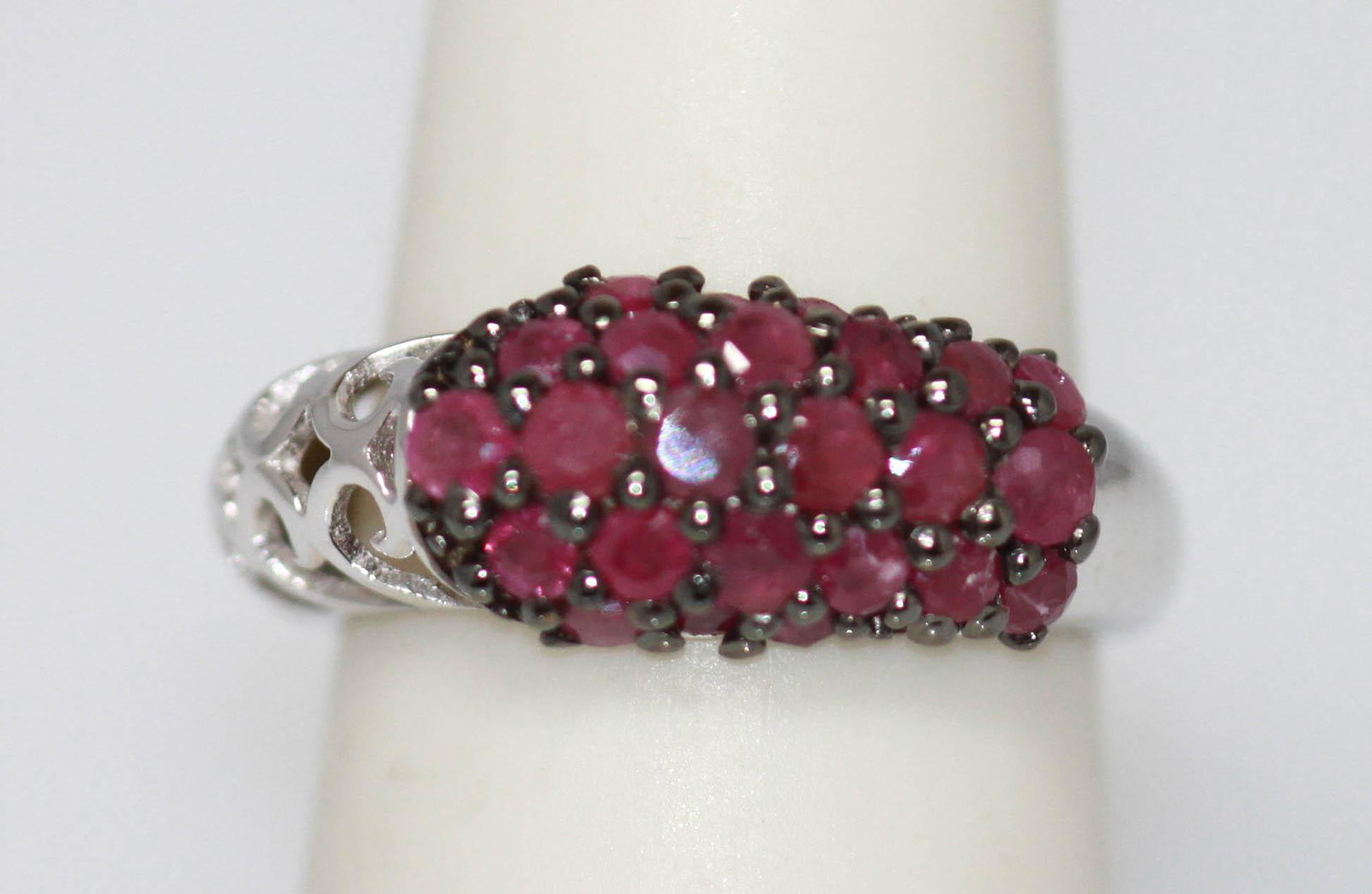 0.79 CTW Ruby Ring .925 Sterling Silver: 0.79 CTW Ruby Ring .925 Sterling Silver -- 0.79 CTW Ruby Ring .925 Sterling Silver #21ST46253