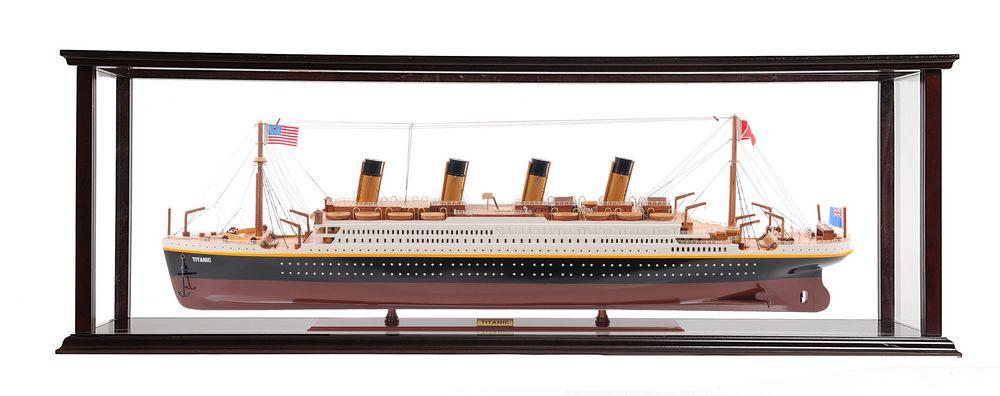 RMS Titanic Midsize with Display Case: RMS Titanic Midsize with Display Case -- RMS Titanic Midsize with Display Case #21ST87859