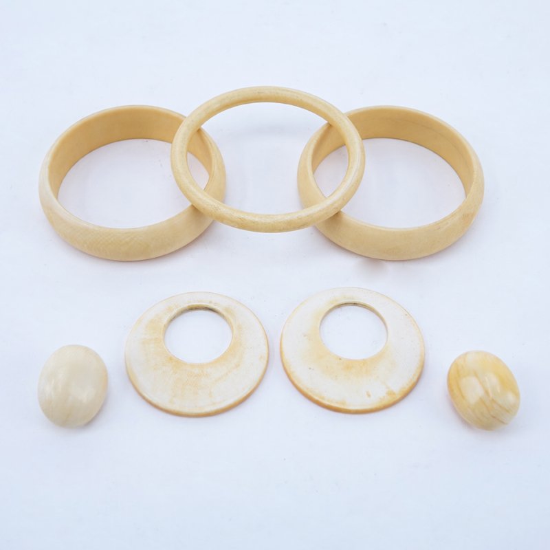 Lot of Five (5) Vintage Ivory Bracelets and Earrings. (1 of 3)
