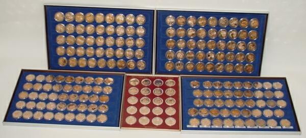 Franklin Mint Bronze Coins Consisting Of Two Hundr: Franklin Mint Bronze Coins Consisting Of Two Hundred (200) Assorted Coins In Original Plastic Holders. This Set Is being Sold As a Lot With No Box Or Trays. Coins Are In Proof Condition. Shipping $65.