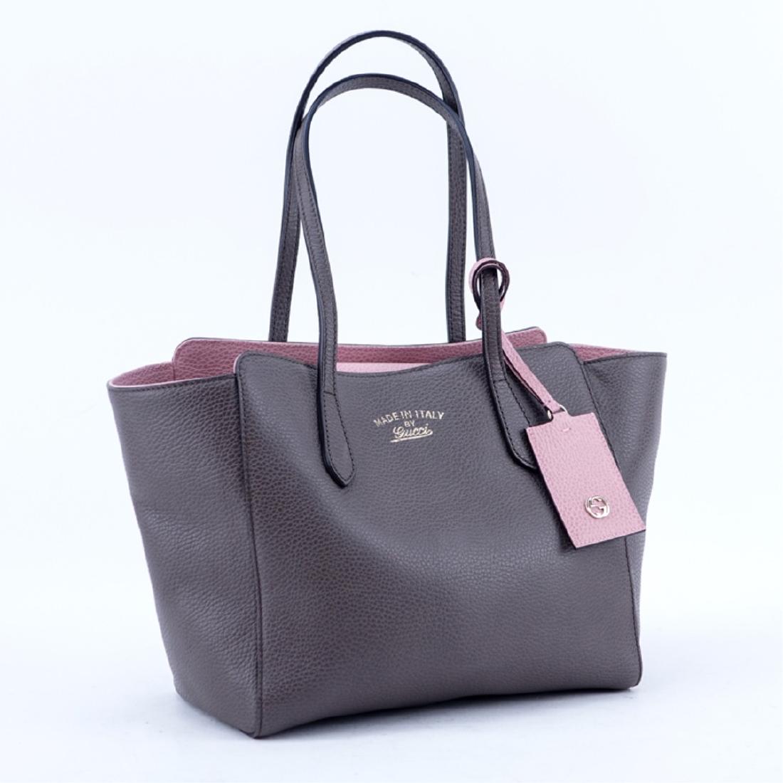 Gucci Taupe/Light Pink Grained Leather Swing PM (1 of 7)