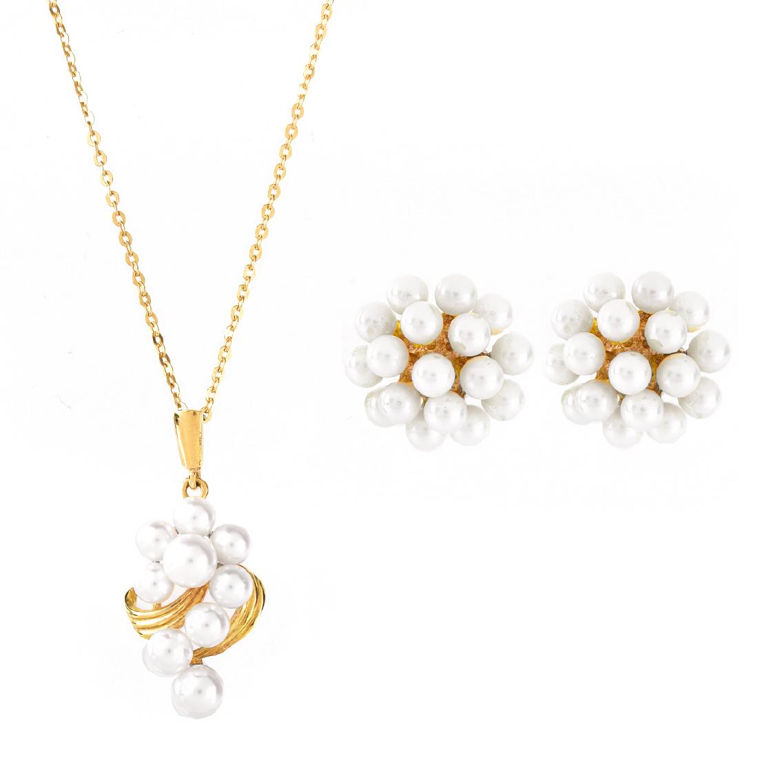 Vintage Mikimoto Pearl and 18K Gold Necklace: Vintage Mikimoto Pearl and 18 Karat Yellow Gold Pendant Necklace together with a Pair of Vintage Pearl and 14 Karat Yellow Gold Earrings. Pendant signed (logo) and stamped 750. Pendant pearls measure 